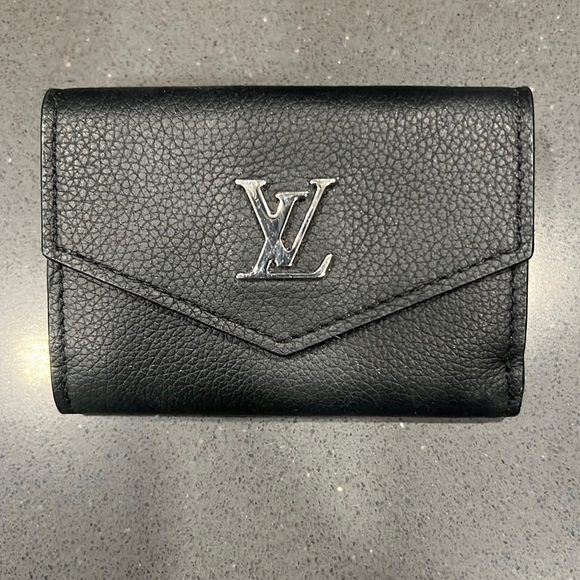 Louis Vuitton wallet - Picture 1 of 4